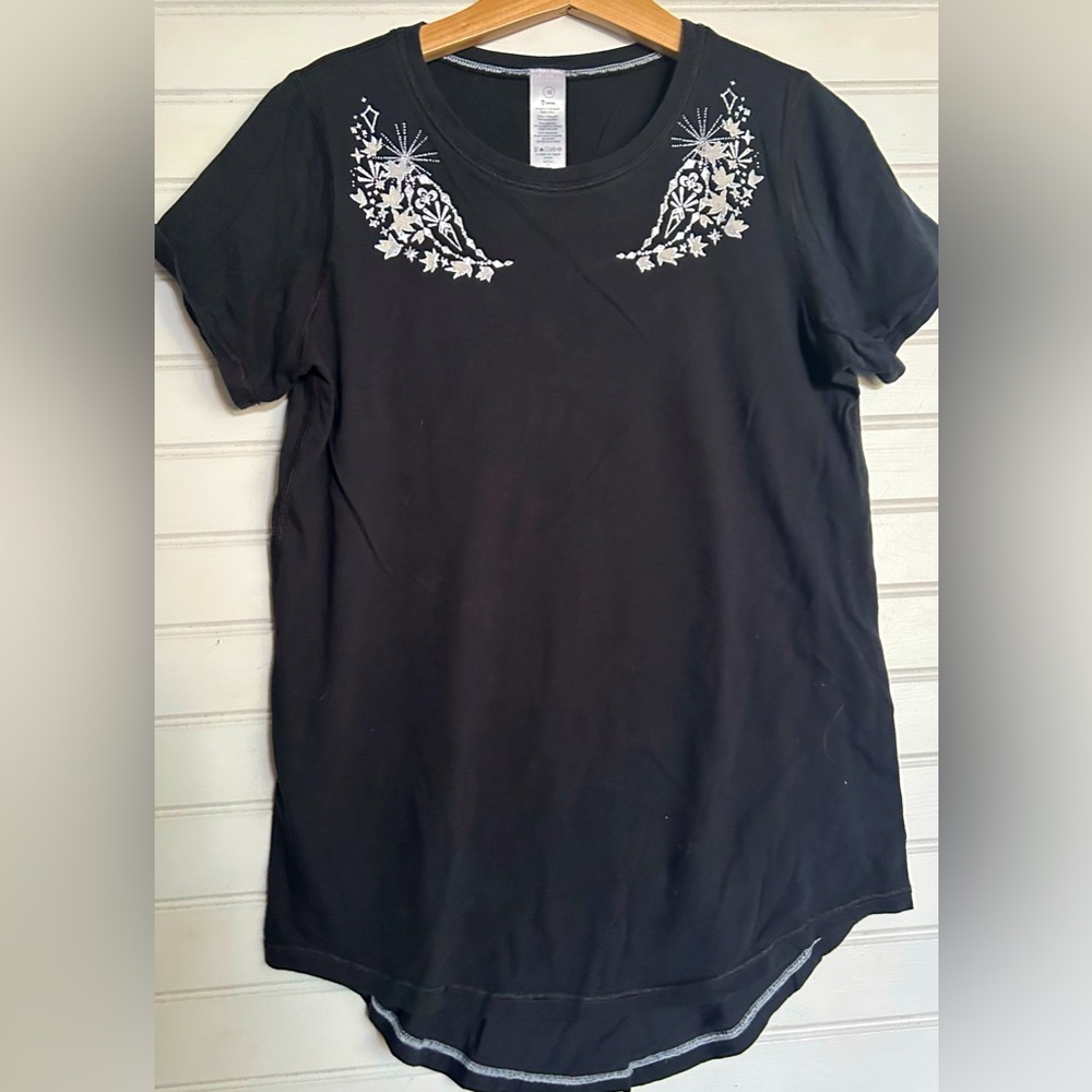 IVIVVA by LULULEMON girls size 10 black soft cotton shirt